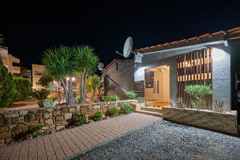 Nikos Apartments - Genel