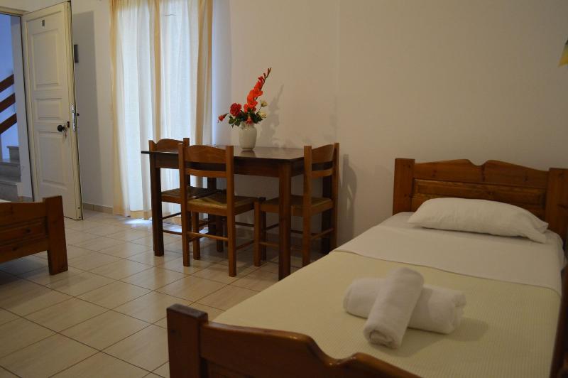 Nikos Apartments - Oda