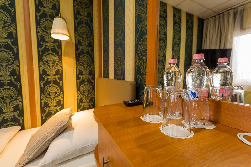 Grand Jules Boat Hotel Budapest - Oda