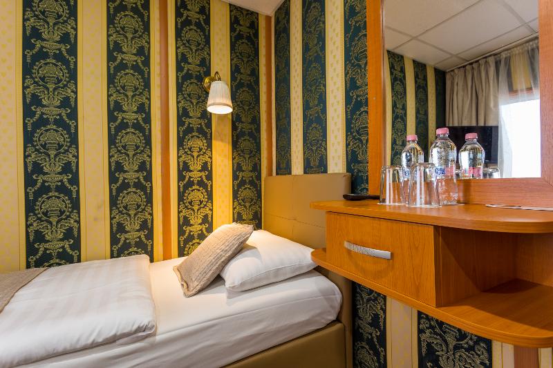 Grand Jules Boat Hotel Budapest - Oda
