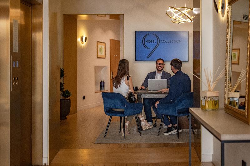 9Hotel Cesari - Lobi