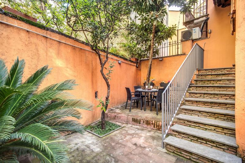 Tritone Top House - Genel