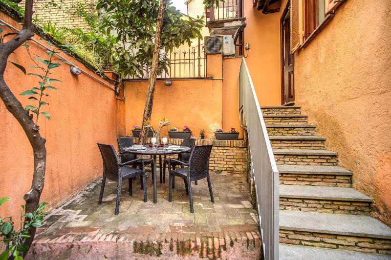 Tritone Top House - Genel