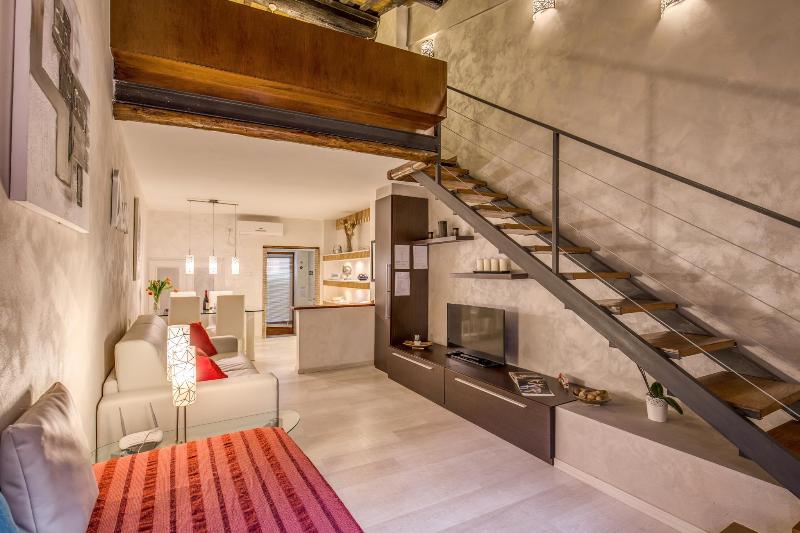 Tritone Top House - Genel