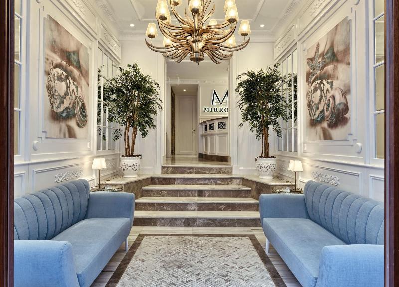 Mirrors Hotel - Lobi