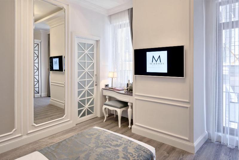 Mirrors Hotel - Oda