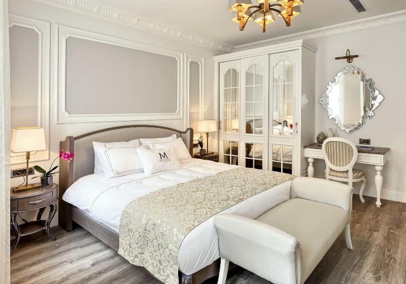Mirrors Hotel - Oda