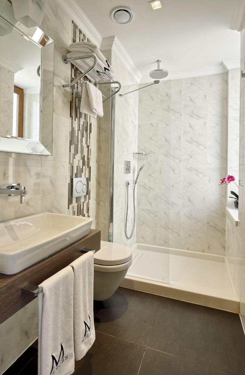Mirrors Hotel - Oda