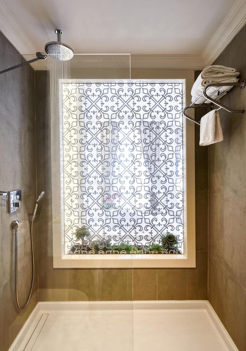 Mirrors Hotel - Oda