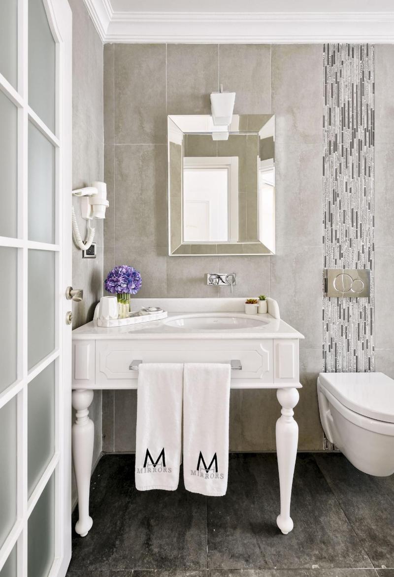 Mirrors Hotel - Oda