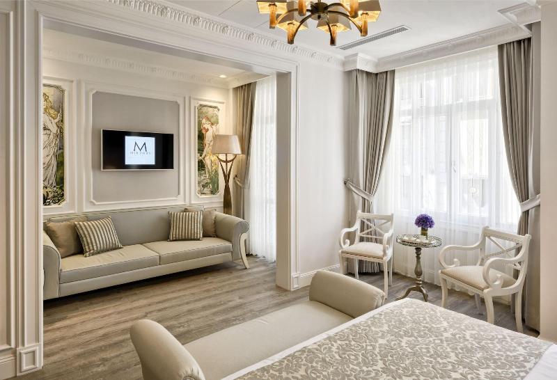 Mirrors Hotel - Oda