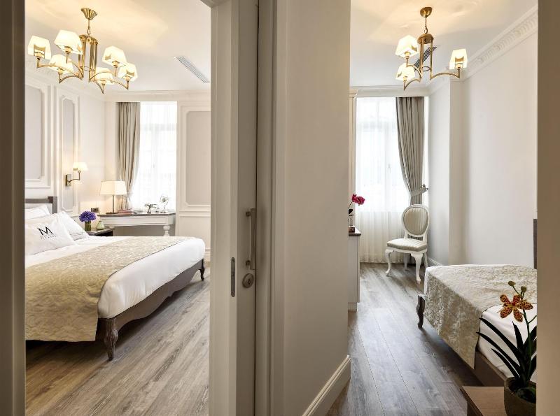 Mirrors Hotel - Oda