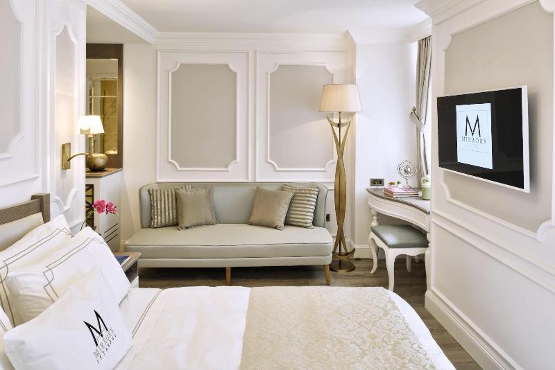 Mirrors Hotel - Oda