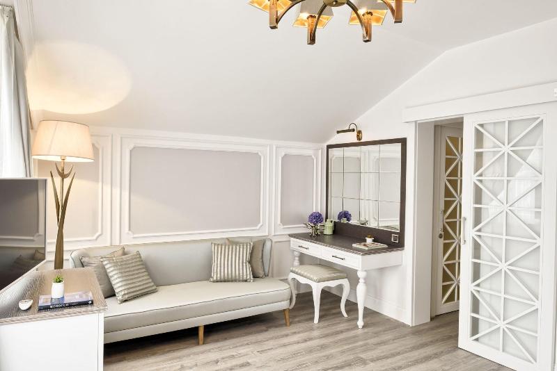 Mirrors Hotel - Oda
