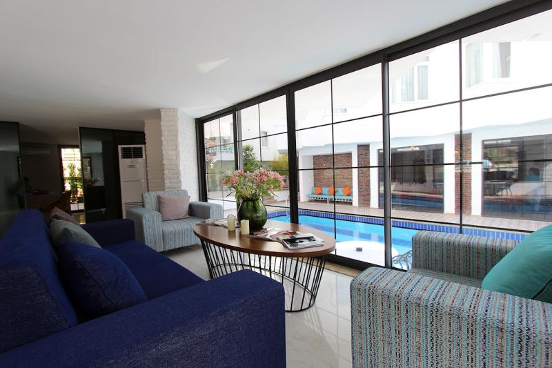 Azuu Boutique Hotel - Lobi