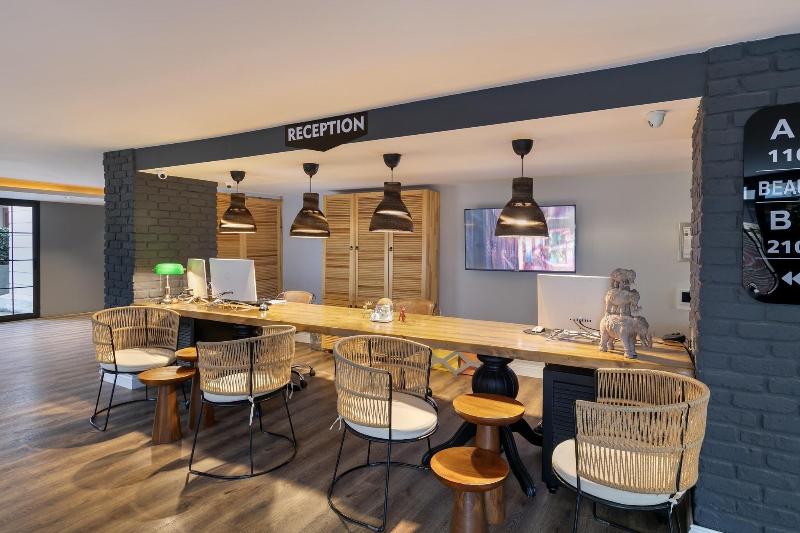 Azuu Boutique Hotel - Lobi