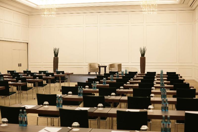 Hilton Frankfurt Gravenbruch - Genel