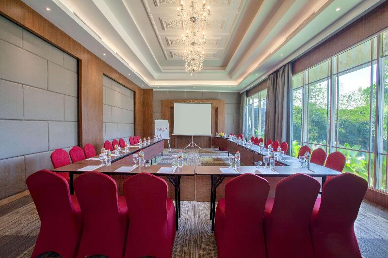 Ramada Suites by Wyndham Solo - Toplantı