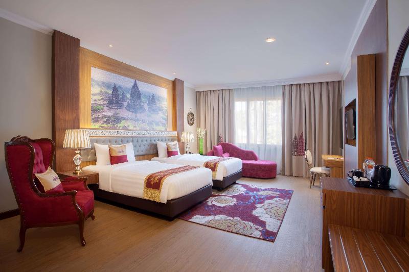 Ramada Suites by Wyndham Solo - Oda