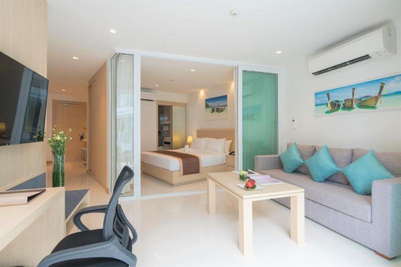 The Beachfront Hotel Phuket - Oda