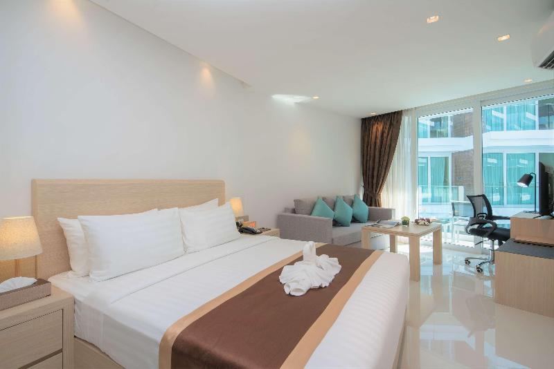 The Beachfront Hotel Phuket - Oda