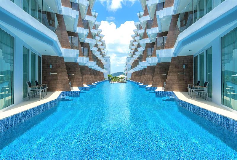 The Beachfront Hotel Phuket - Havuz