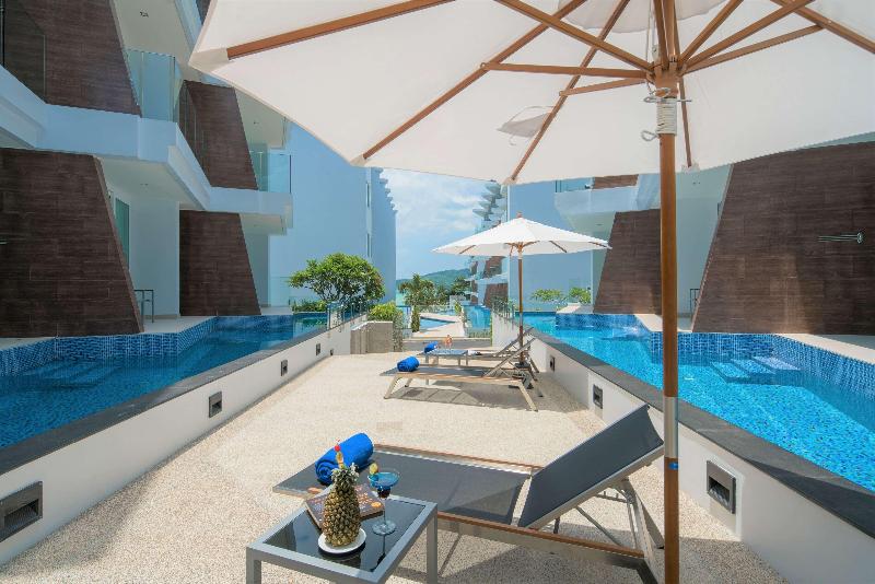 The Beachfront Hotel Phuket - Havuz
