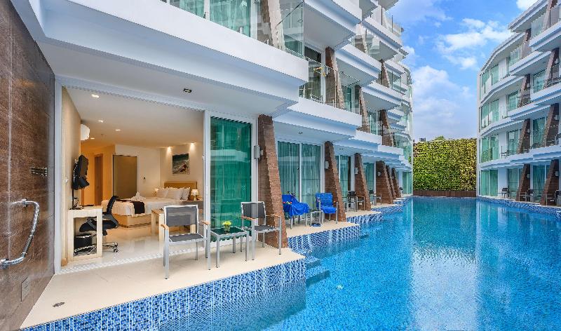 The Beachfront Hotel Phuket - Havuz