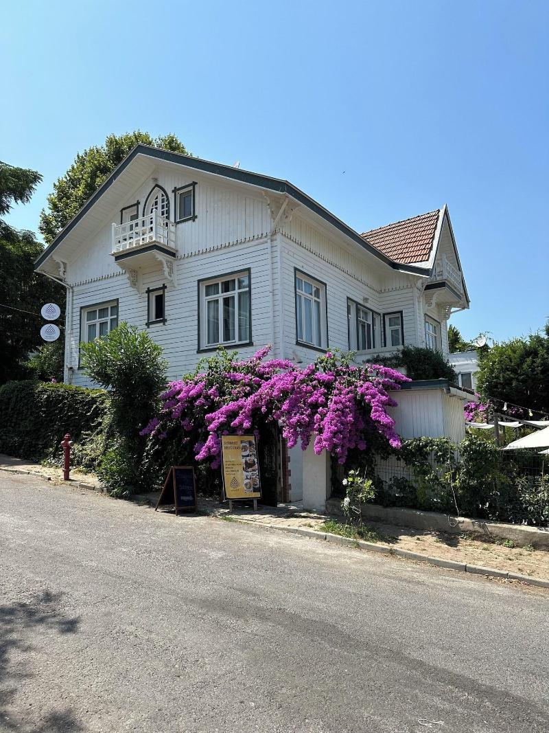 Sergüzest Otel - Genel