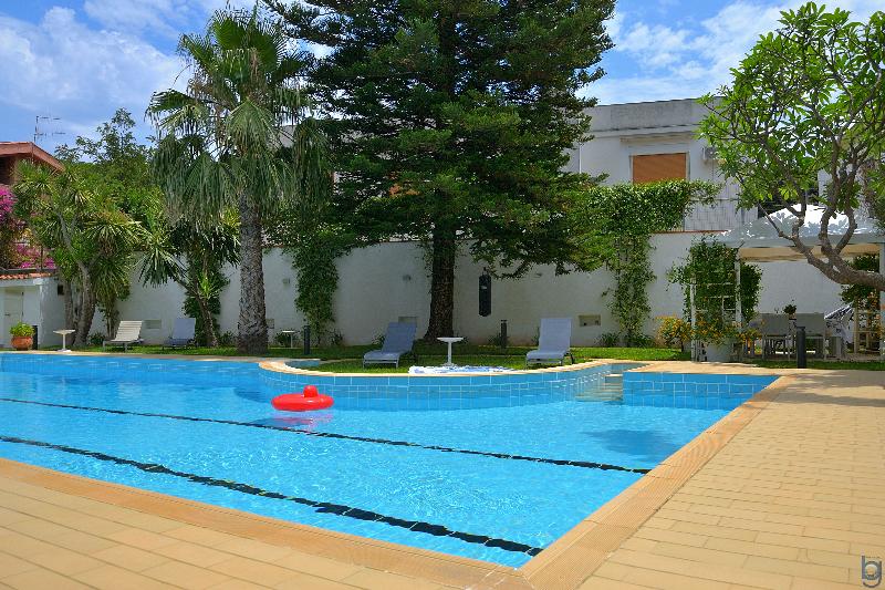 B&B Mondello Resort - Havuz