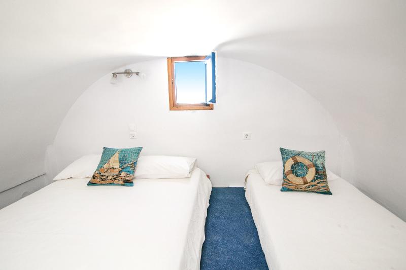 Stelios Rooms Golden View - Oda