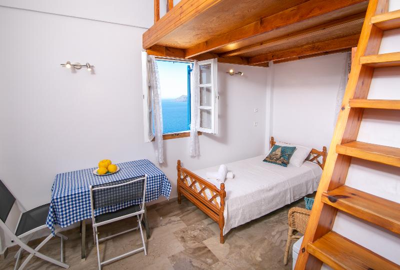 Stelios Rooms Golden View - Oda