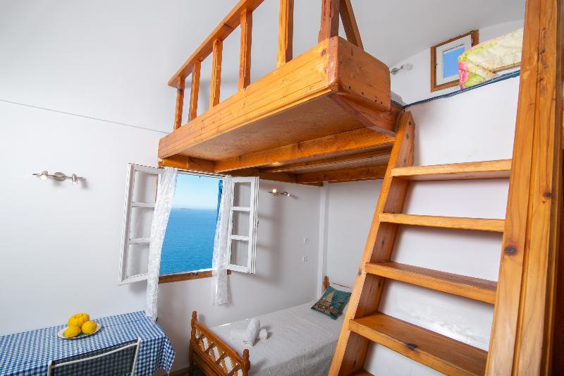 Stelios Rooms Golden View - Oda