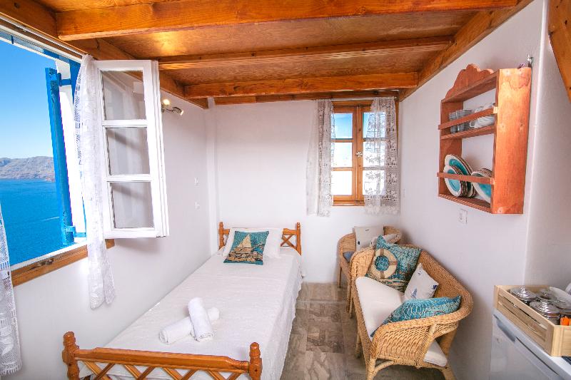 Stelios Rooms Golden View - Oda