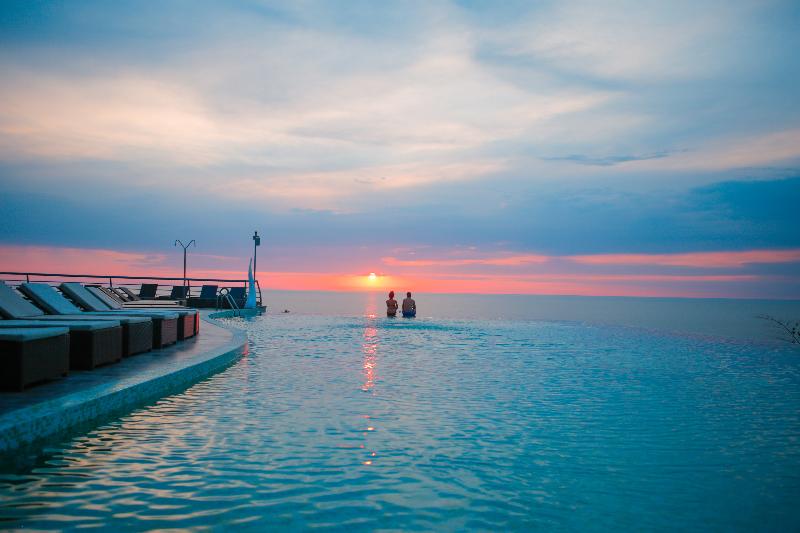 Castello Mare Hotel & Wellness Resort - Havuz