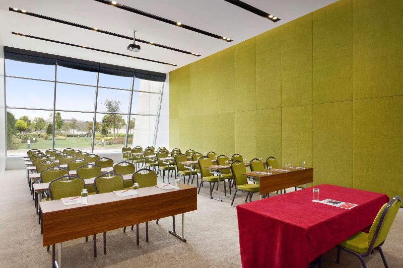 Ramada Plaza By Wyndham Istanbul Asia Airport - Toplantı