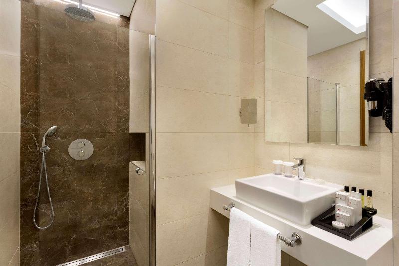 Ramada Plaza By Wyndham Istanbul Asia Airport - Oda