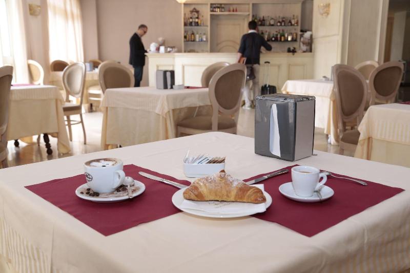 Club Hotel Kennedy - Restoran