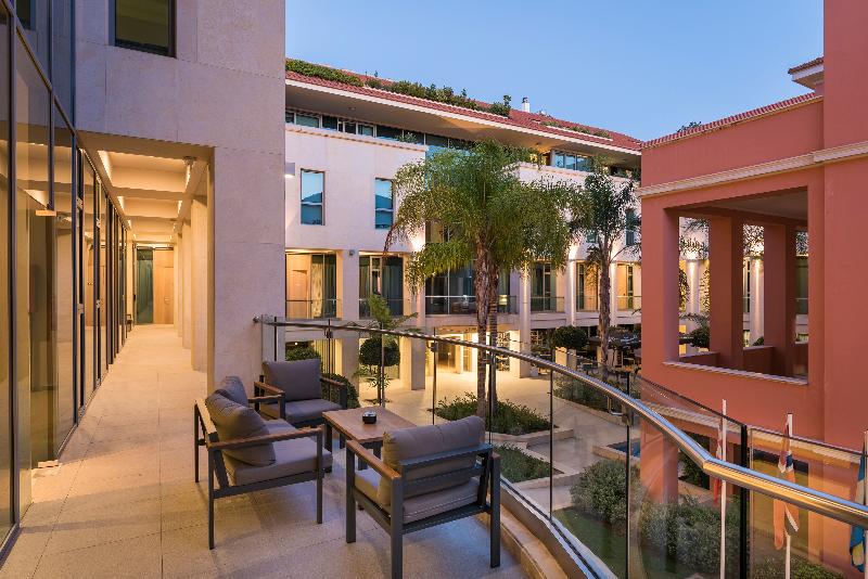 Trianon Luxury apartments and Suites - Lobi