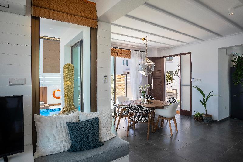Chris Le Mare Luxury Villa - Oda