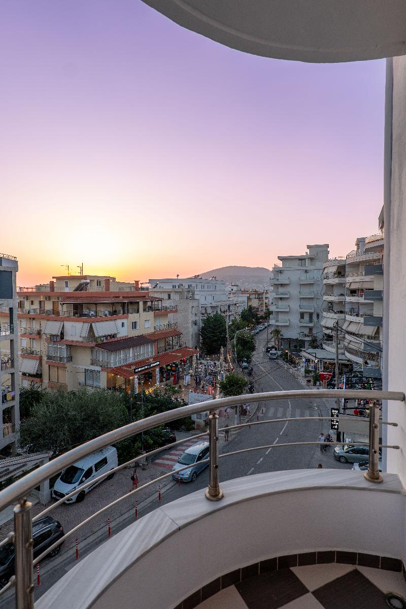 Arel Hotel - Teras