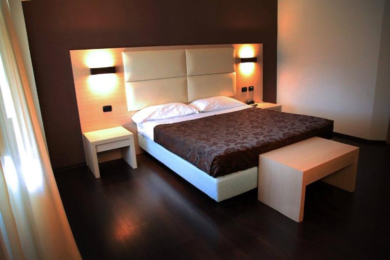 Hotel Sogni D'Oro Airport - Oda