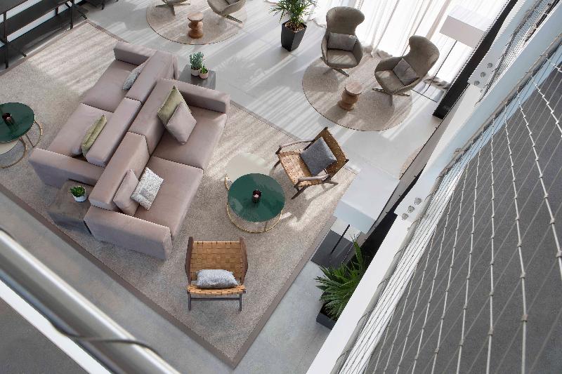 J Hotel - Lobi