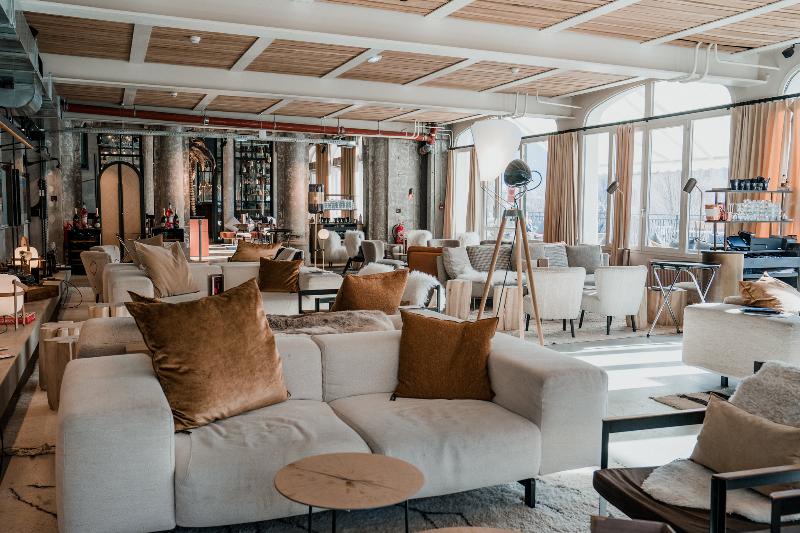 La Folie Douce Hotels - Lobi