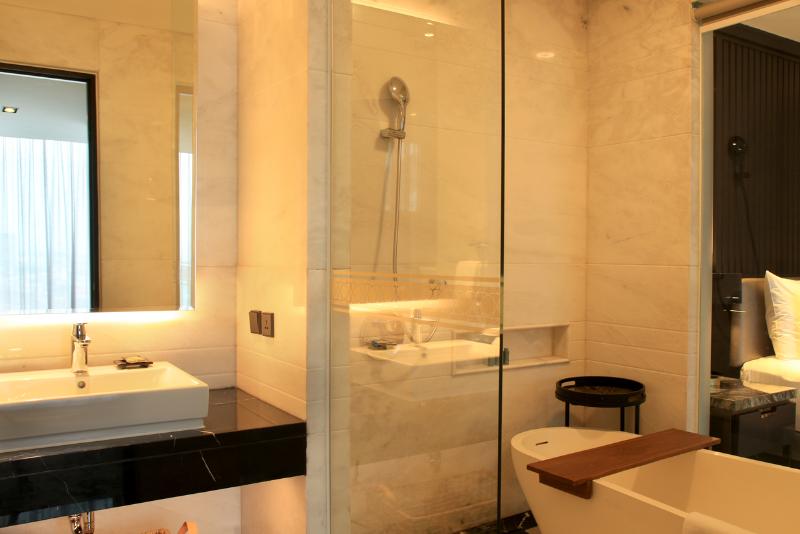 JHL Solitaire Gading Serpong - Oda