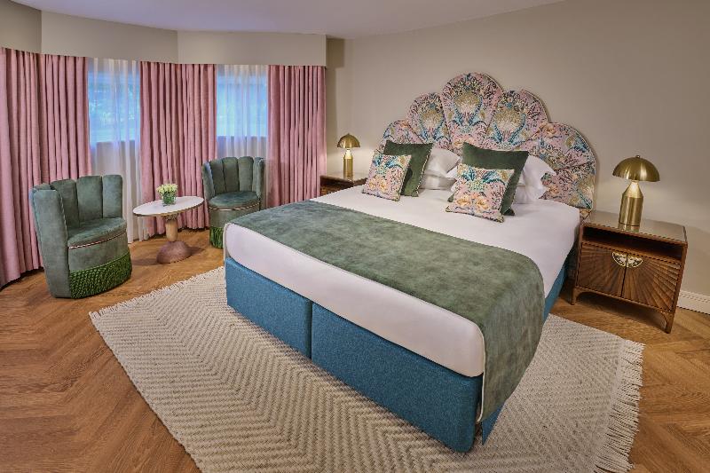 Roseate Villa Bath - Oda