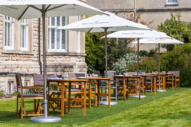 Roseate Villa Bath - Teras