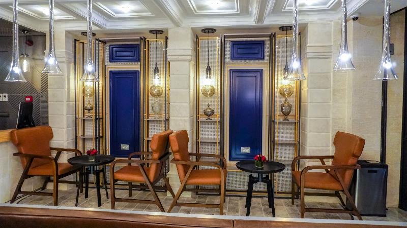 Maroon Hotel TomTom - Lobi