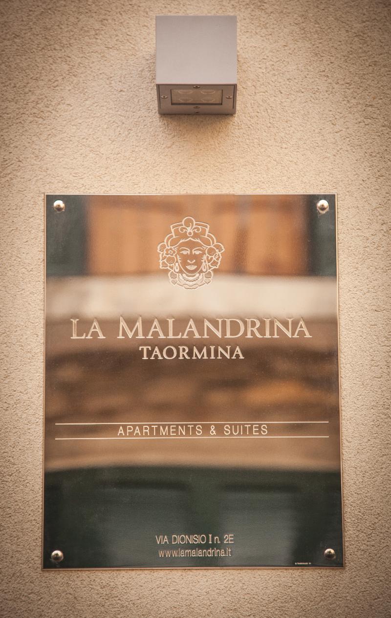 La Malandrina - Lobi