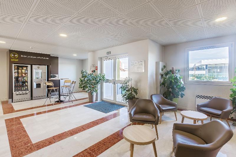 B&B HOTEL Lyon Grand Stade Meyzieu - Lobi